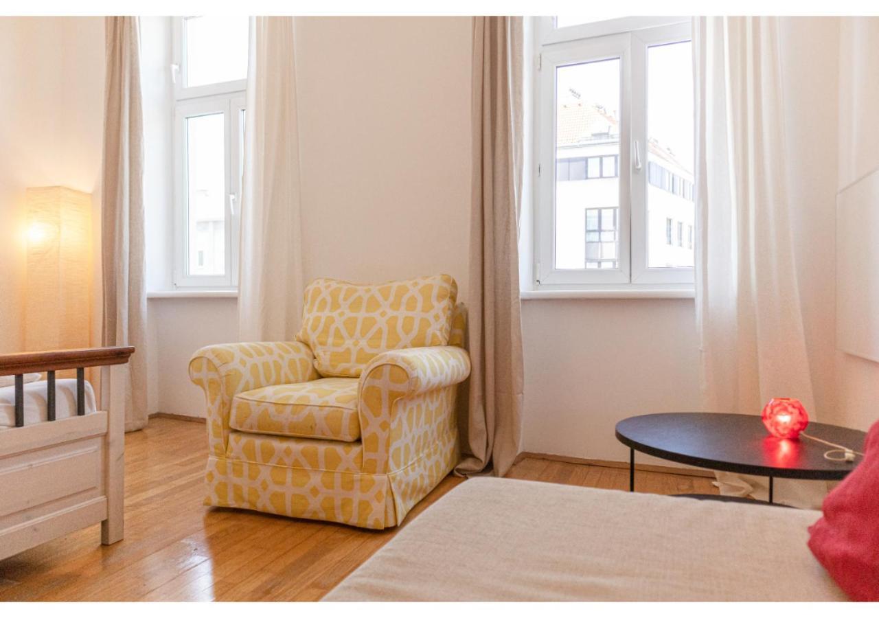 Cheerful 2Br Apartment - Suitable For Longstays Wina Bagian luar foto